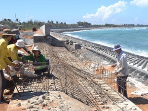 Khởi công xây dựng kè chống xói lở ở đảo Phú Quý